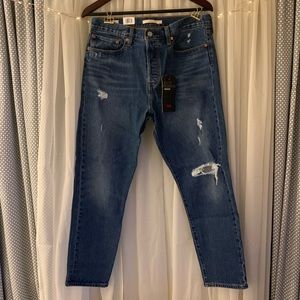 NWT Levi’s High-Rise Wedgie Destructed Jeans 31